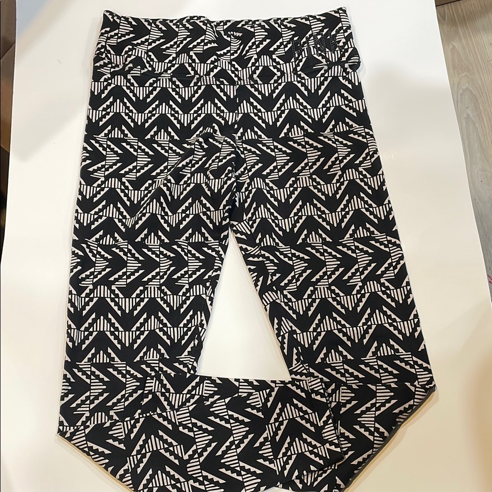 Black and White Patterned Leggings